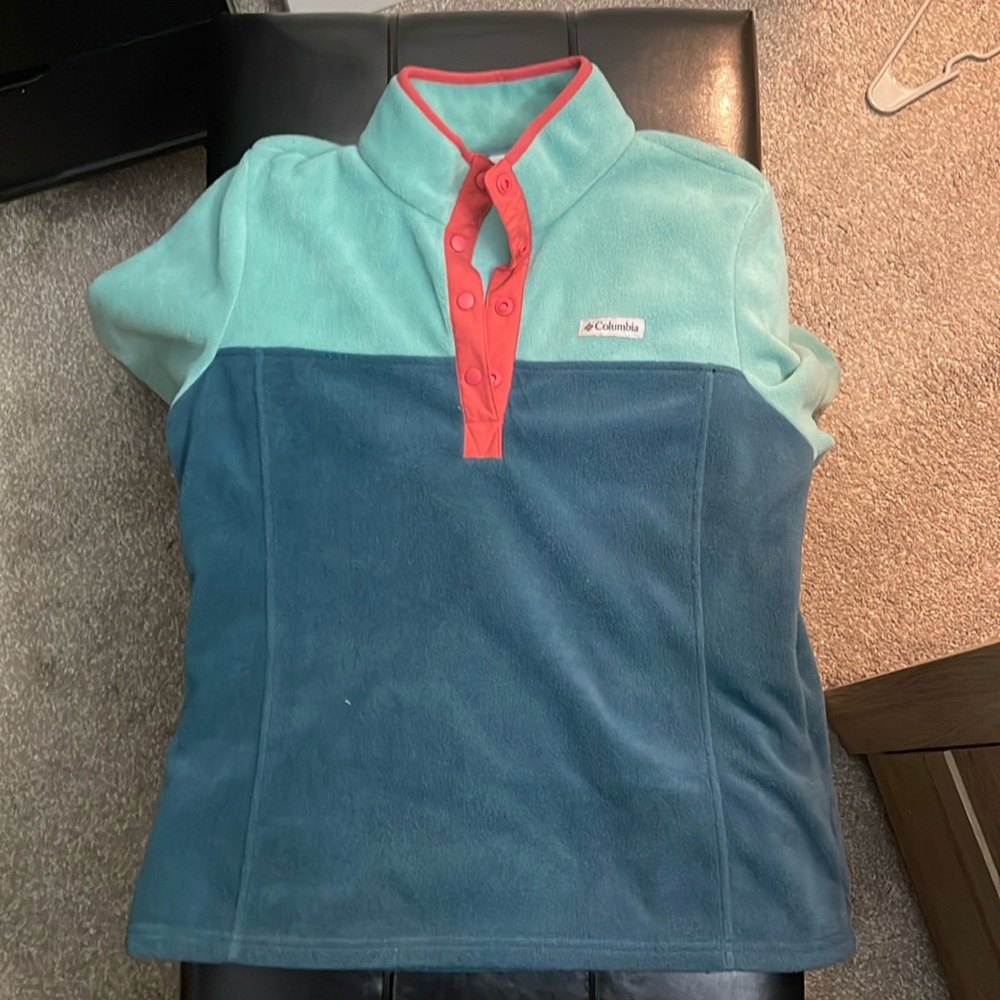Columbia pullover with buttons